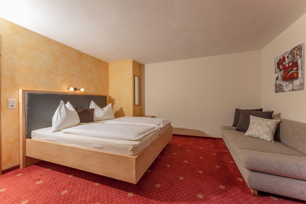 Grand Apartment, 2 Bedrooms, Balcony photo 3