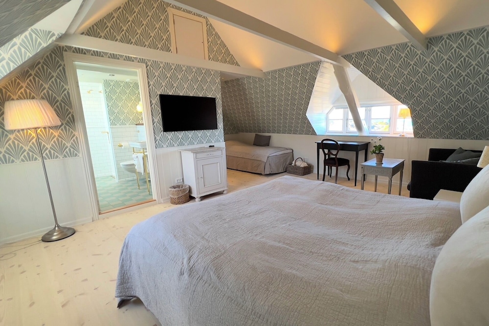 Standard Suite, Ocean View - Photo 4