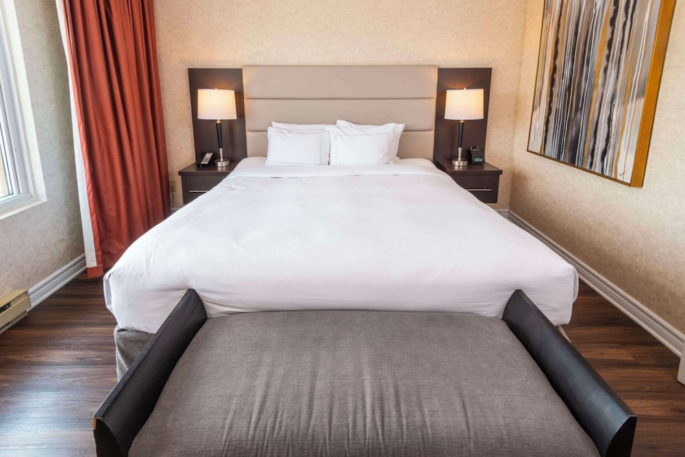 Suite, 1 King Bed with Sofa bed, Non Smoking - Photo 1