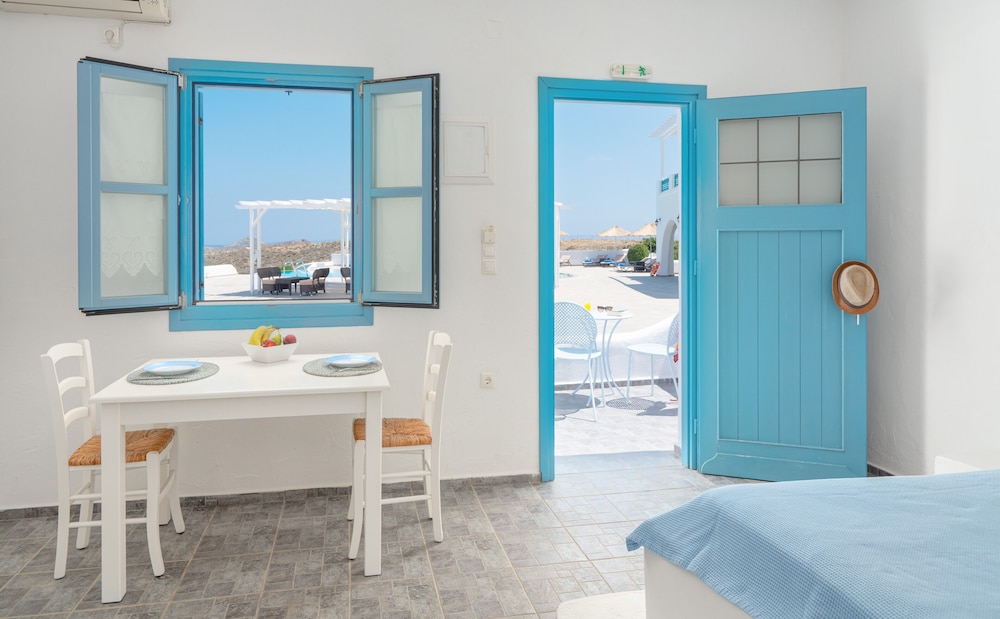 Economy Double Room, Patio, Sea View photo 3