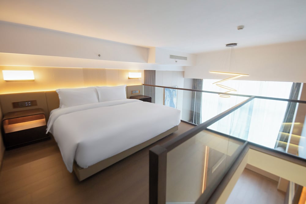 Family Room, Multiple Beds (Loft Executive) photo 2