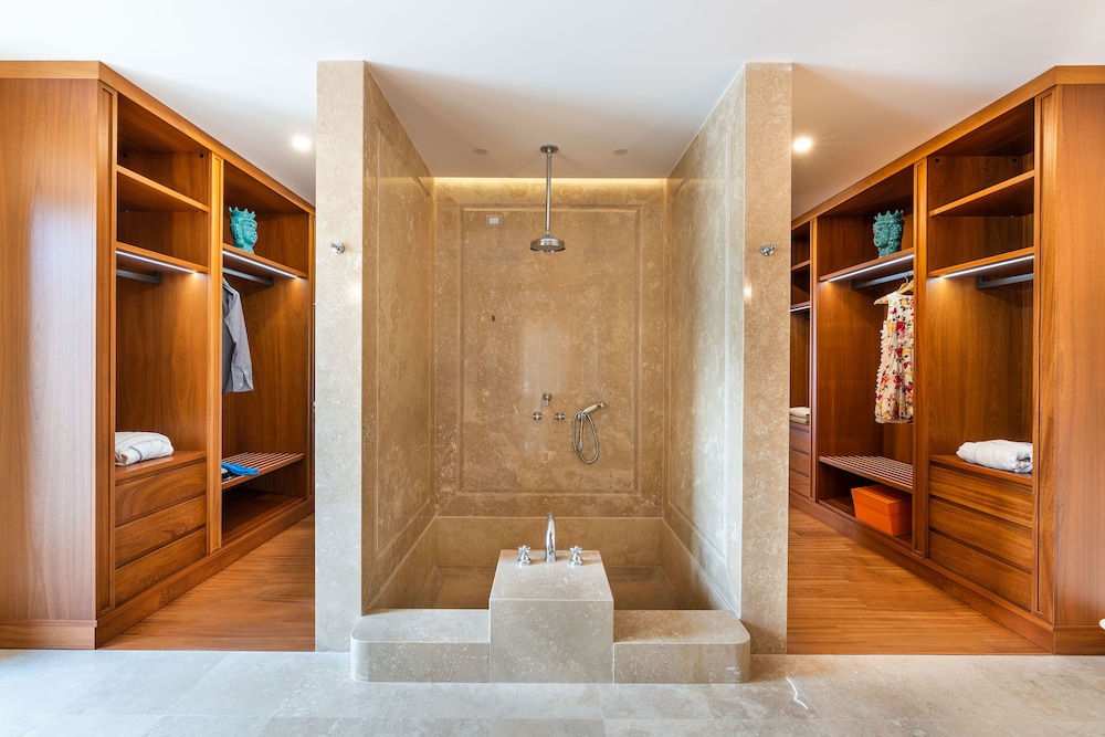 Premium Suite - Photo 5