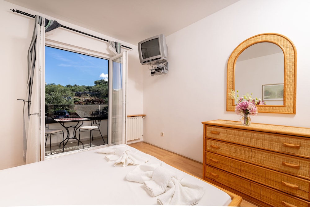 Double Room, Balcony, Park View photo 2