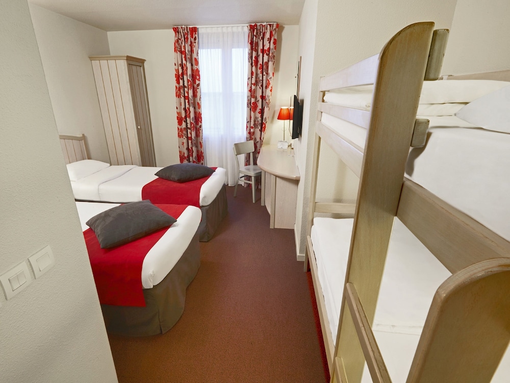 Standard Room, Multiple Beds - Photo 4