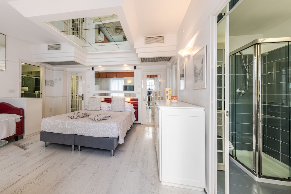 Standard Double or Twin Room - Photo 28