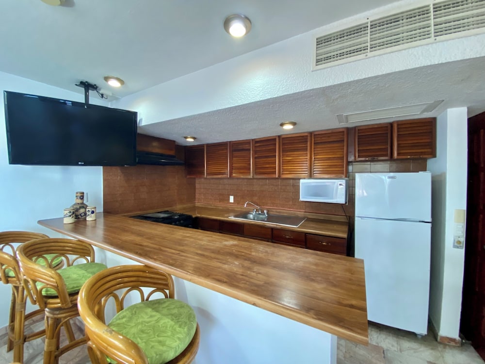 Family Suite with 2 bedrooms and Large Terrace Oceanfront - Photo 4