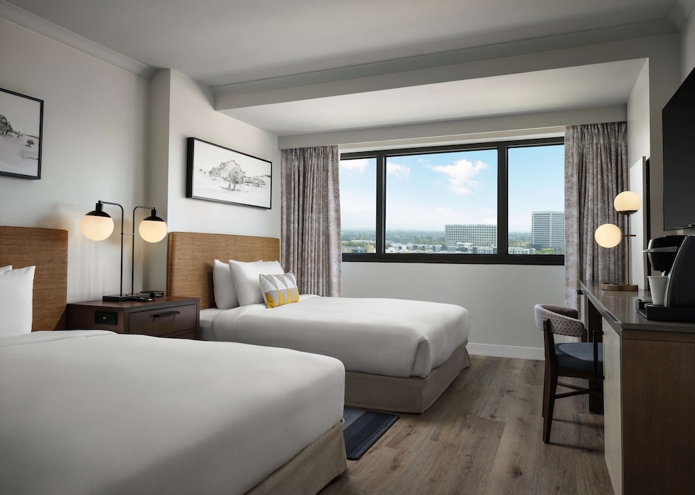 Premier Room, 2 Queen Beds - Photo 2