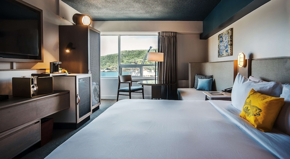 Superior Room, 1 King Bed, Harbor View