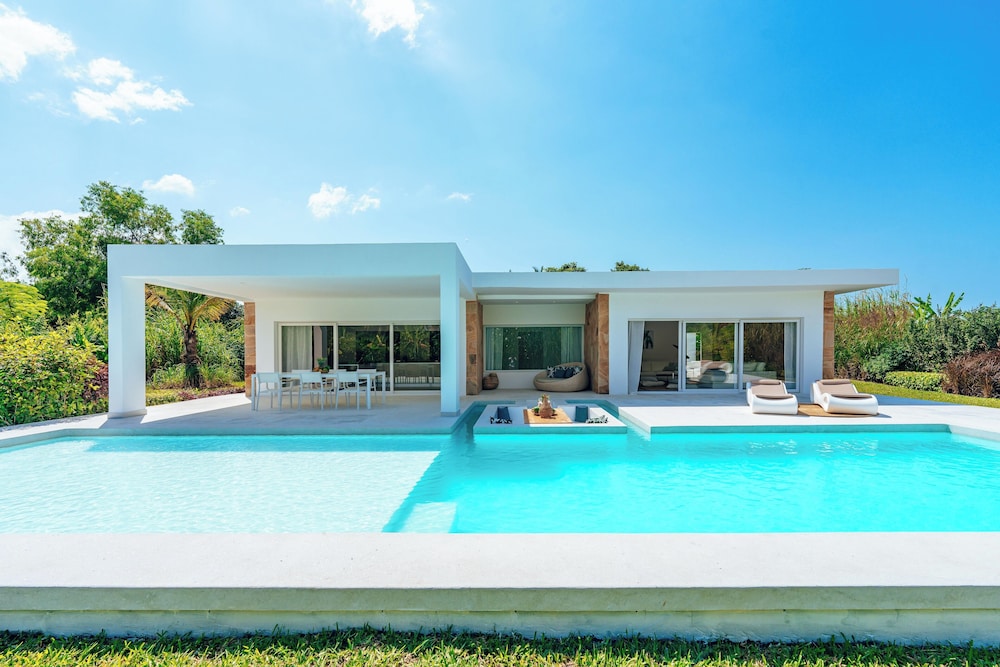 Tropical Lake 02 Bedroom Family Villa photo 2