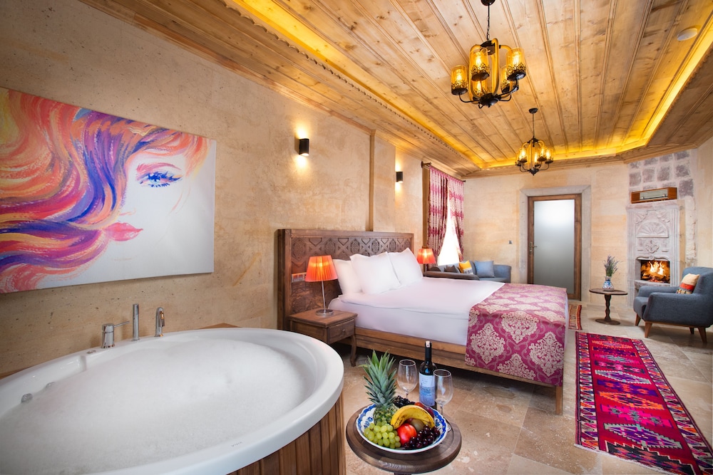 King Suit with Jacuzzi and Fire Place