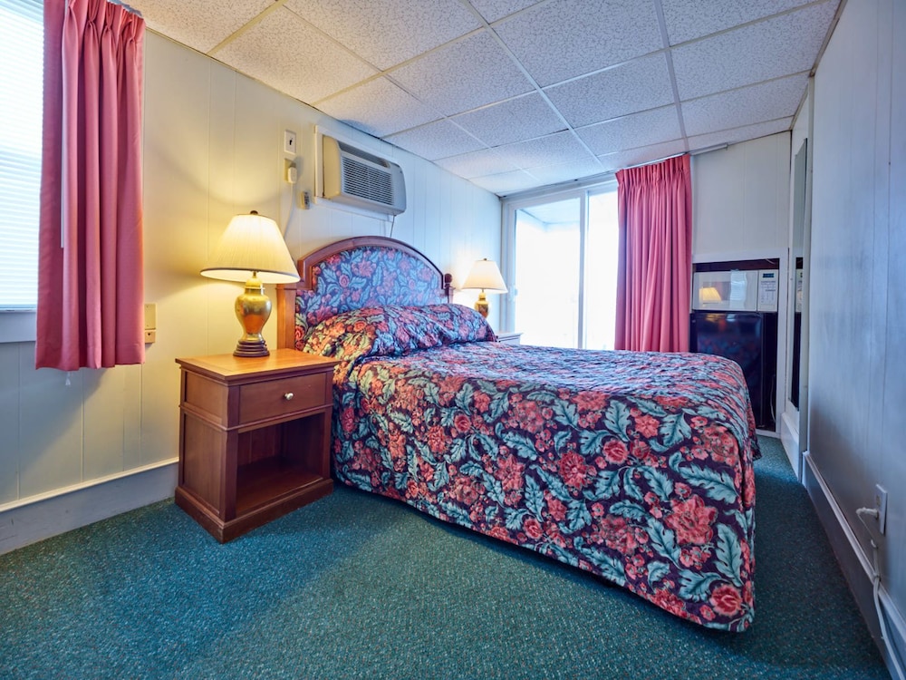 Side Balcony Room with Queen Bed photo 1
