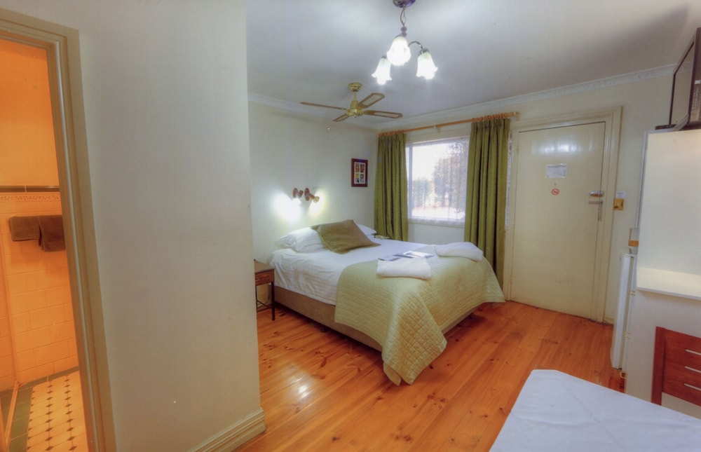Heritage Queen Room photo 2