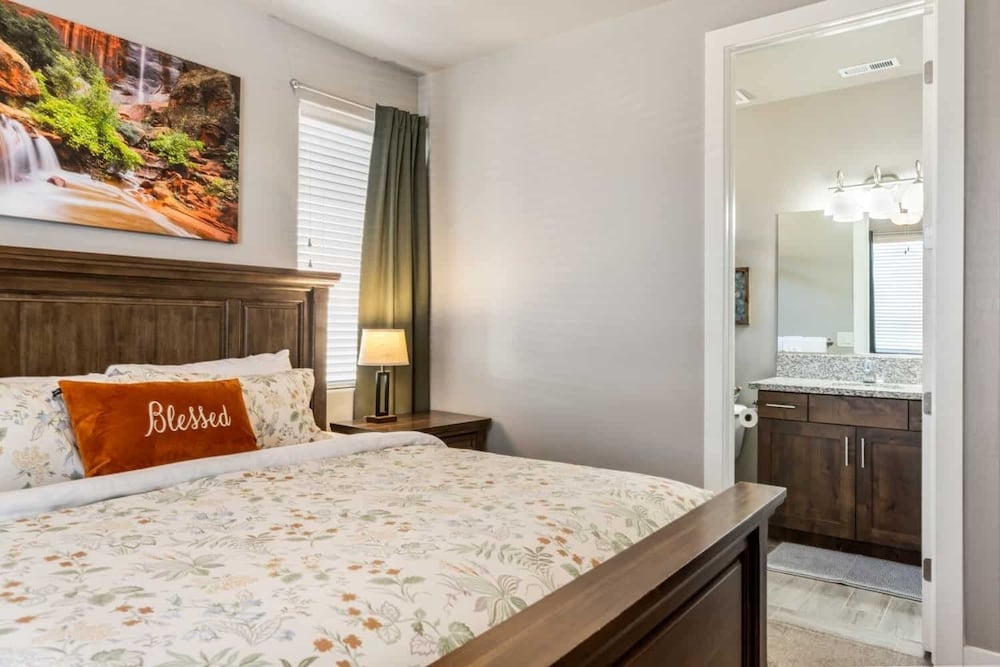 House, Multiple Bedrooms photo 2