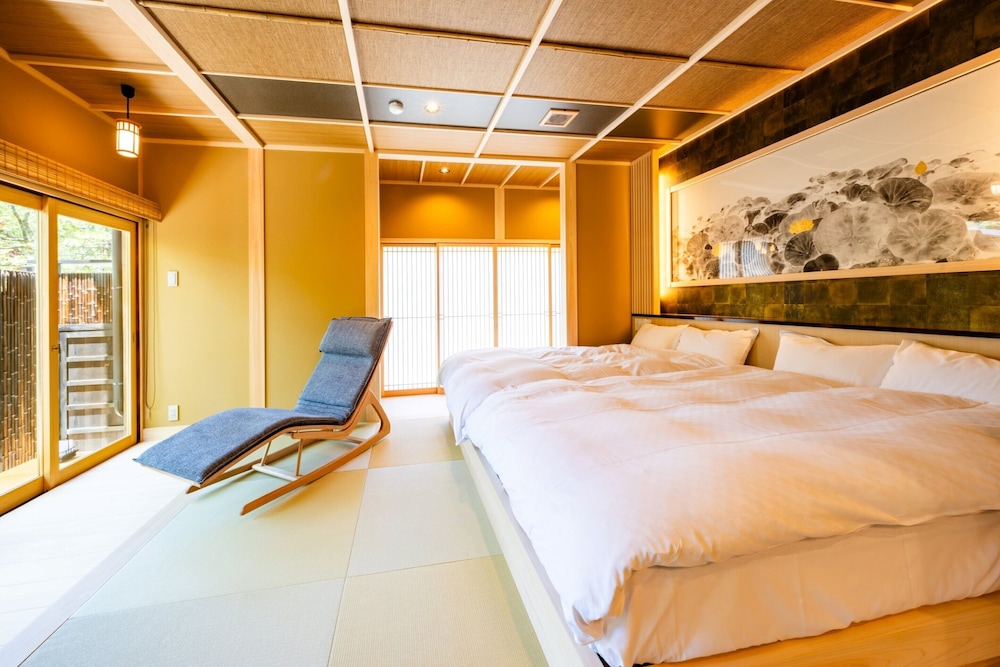 Junior Suite, Bathtub, Garden View photo 3