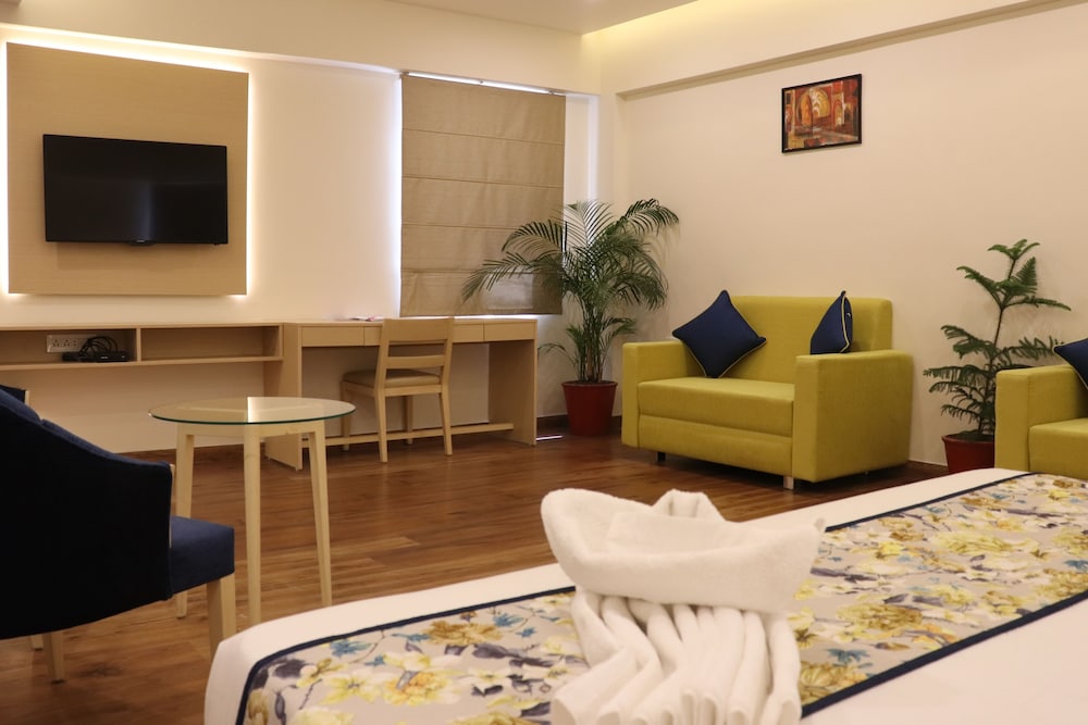 Deluxe Room, 1 Double Bed, City View photo 1