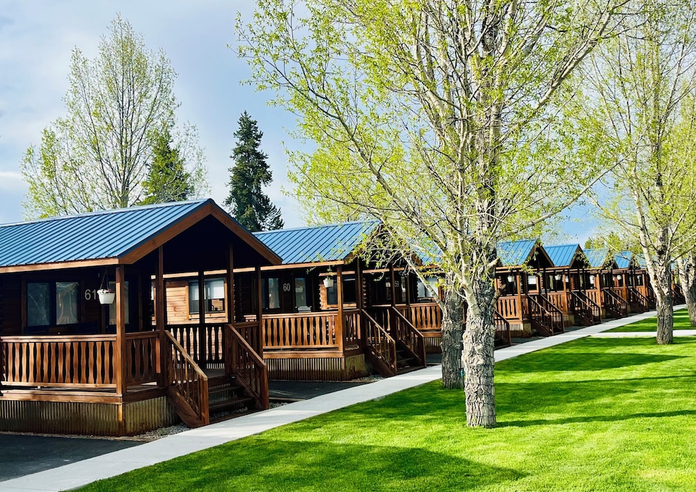 Willow Deluxe (Private Hot Tub) Cabin photo 2