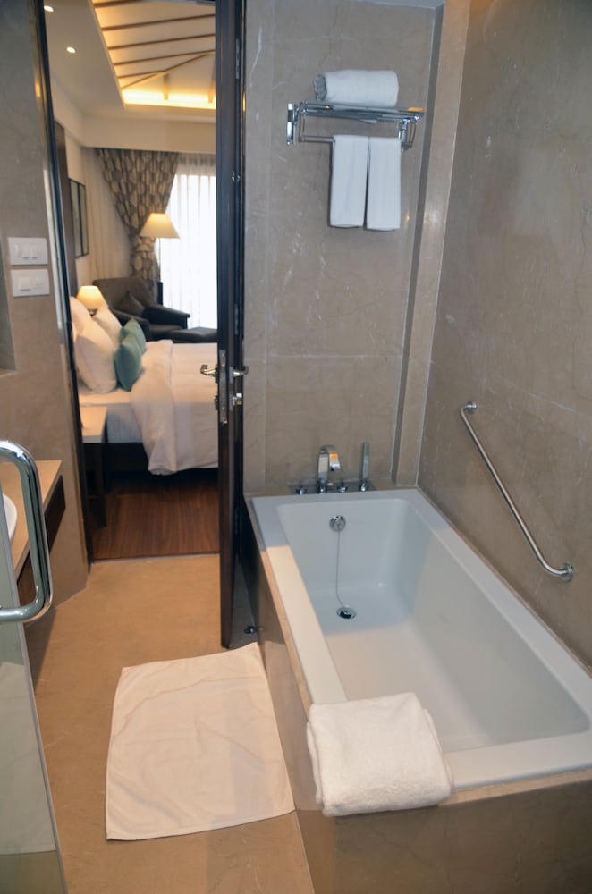 Executive Room - Photo 2