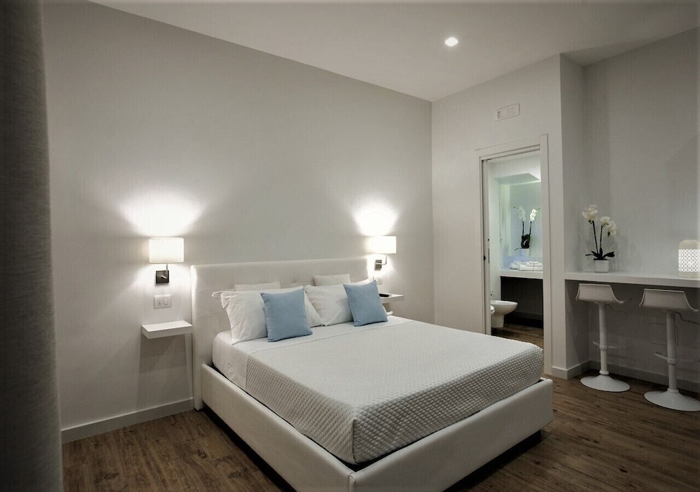 Standard Quadruple Room, 1 Queen Bed with Sofa bed photo 1