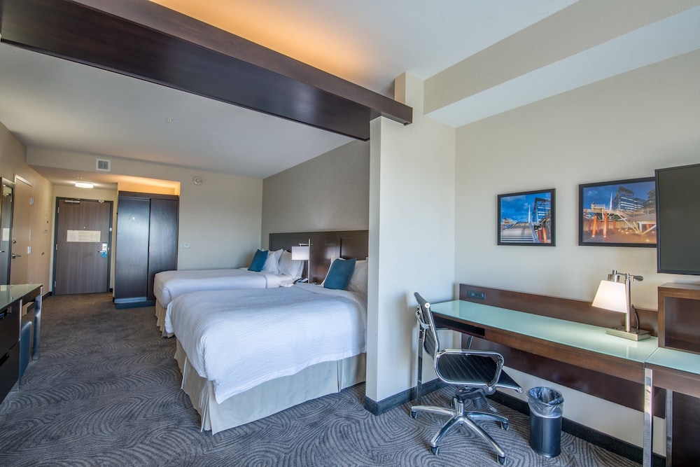 Suite, Multiple Beds, Balcony - Photo 3