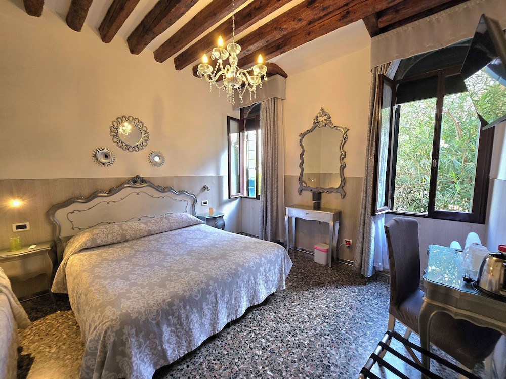 Double Room, Shared Bathroom, Garden Area photo 1