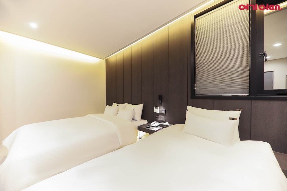 Signature Twin Room