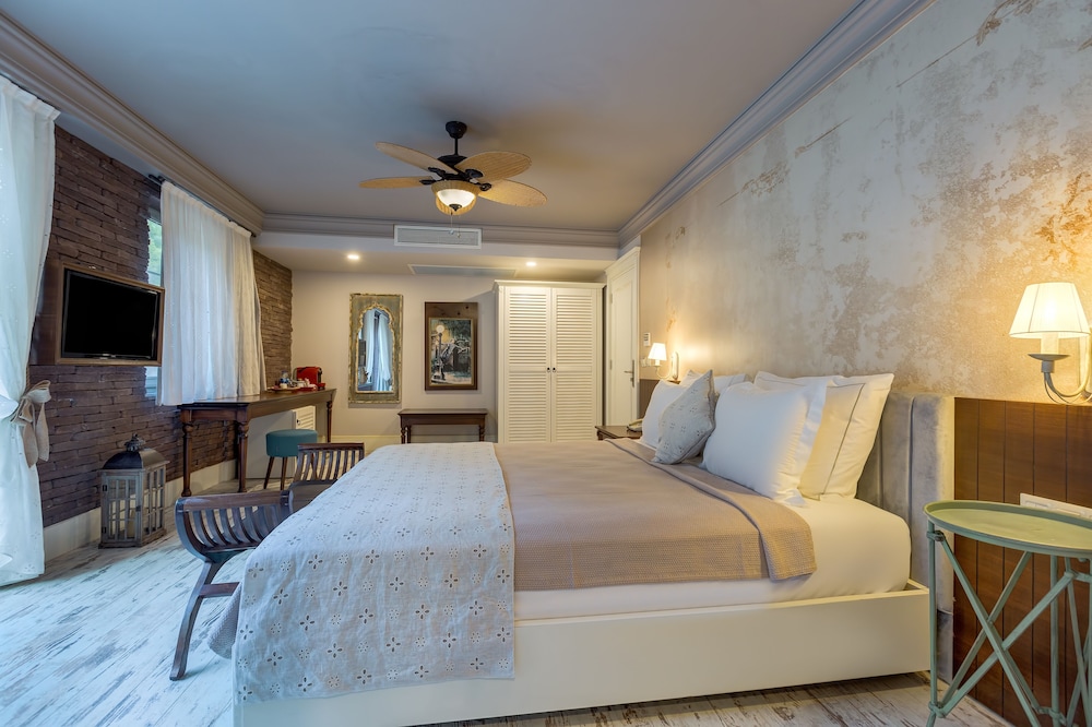 Deluxe Double Room, Bathtub, Mountain View photo 3