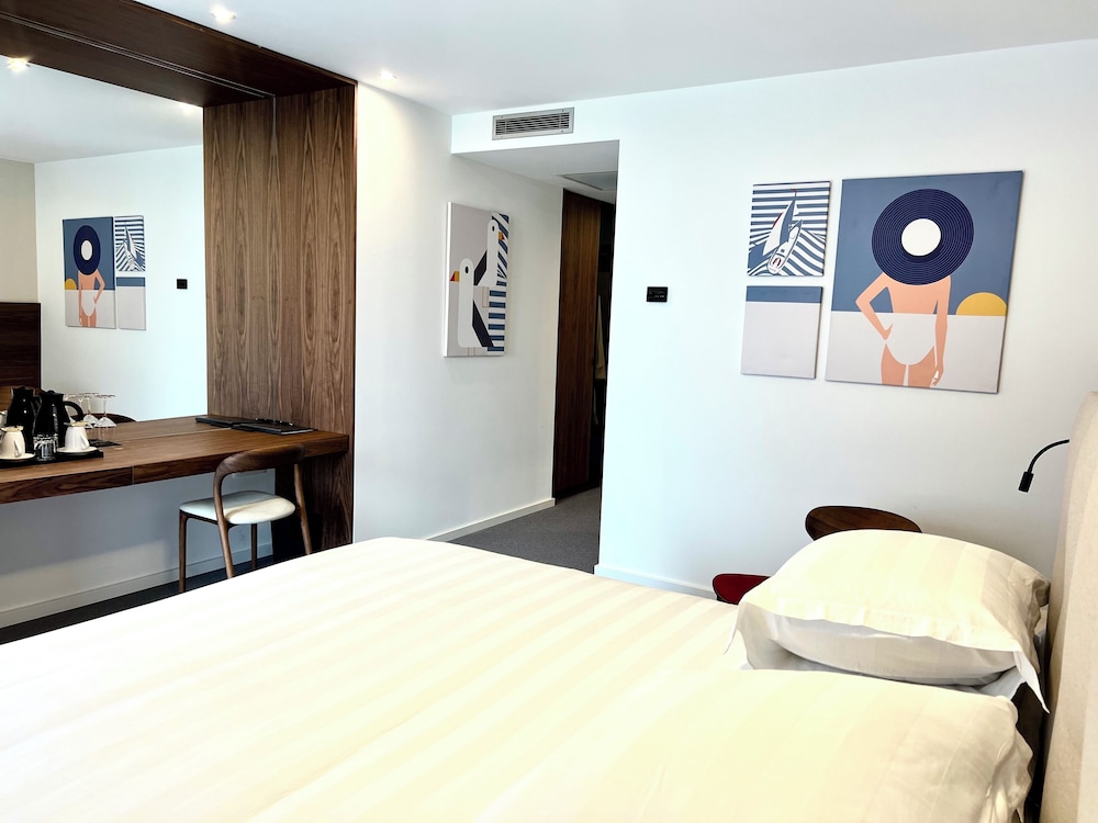Double or Twin Room, Partial Ocean View photo 2