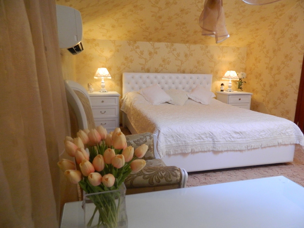 Double Room (Mansard) photo 2