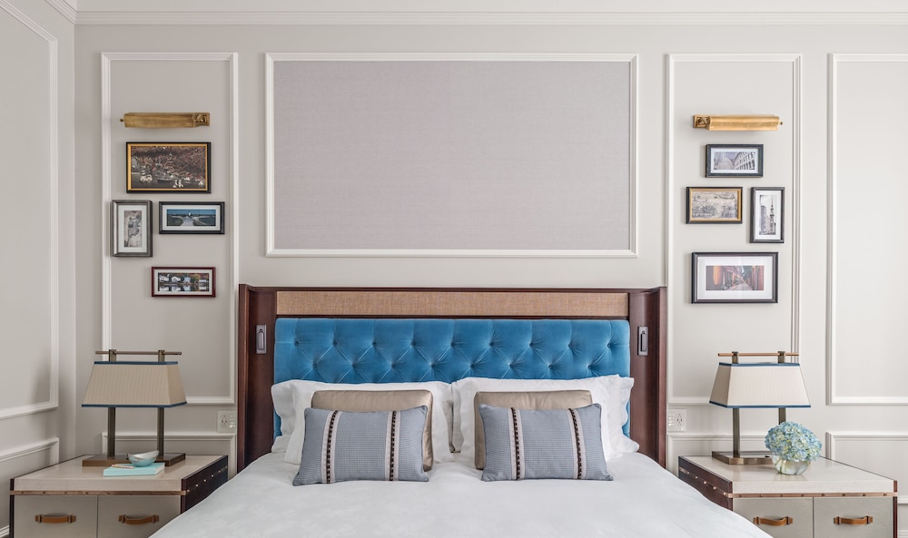 Family Room, 1 King Bed with Sofa bed - Photo 3