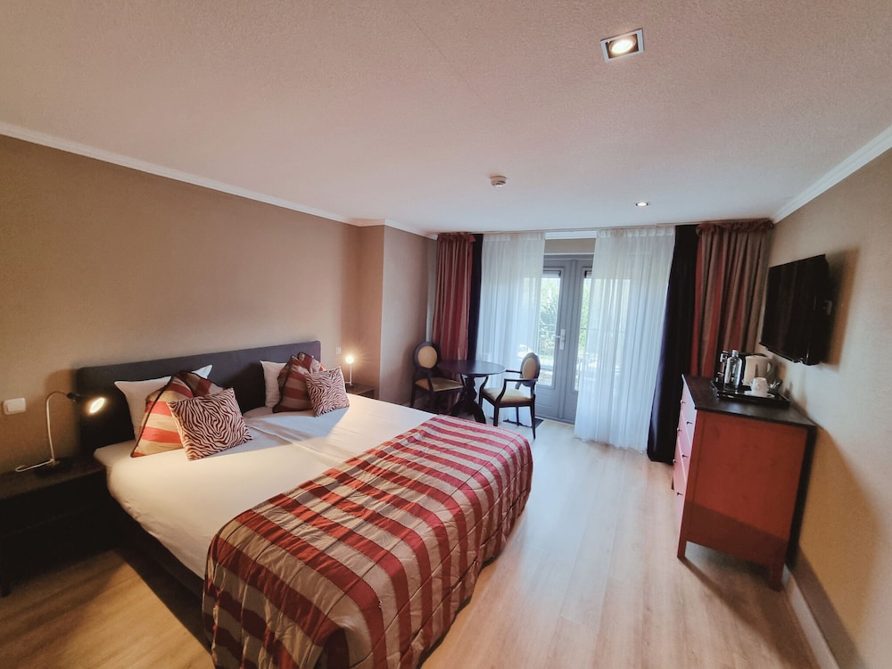 Deluxe Double or Twin Room photo 2