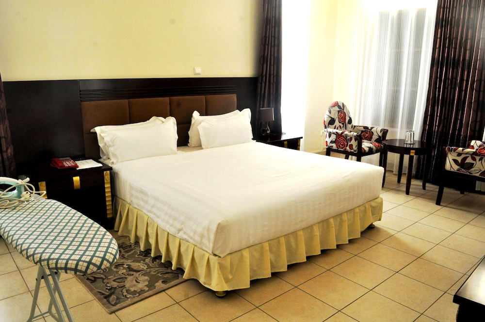 Executive Room, 1 King Bed, Hill View