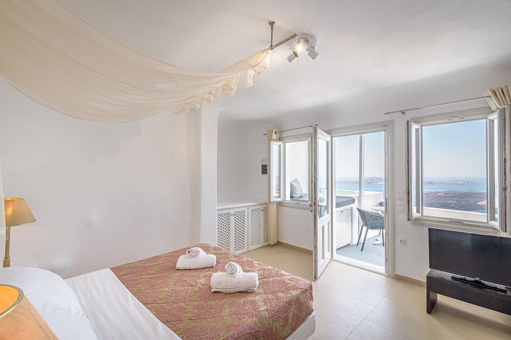 Honeymoon Suite, Jetted Tub, Sea View, Caldera View - Photo 1