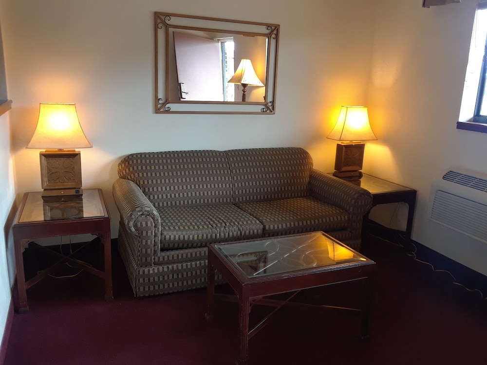 Suite, 1 Queen Bed with Sofa bed photo 3