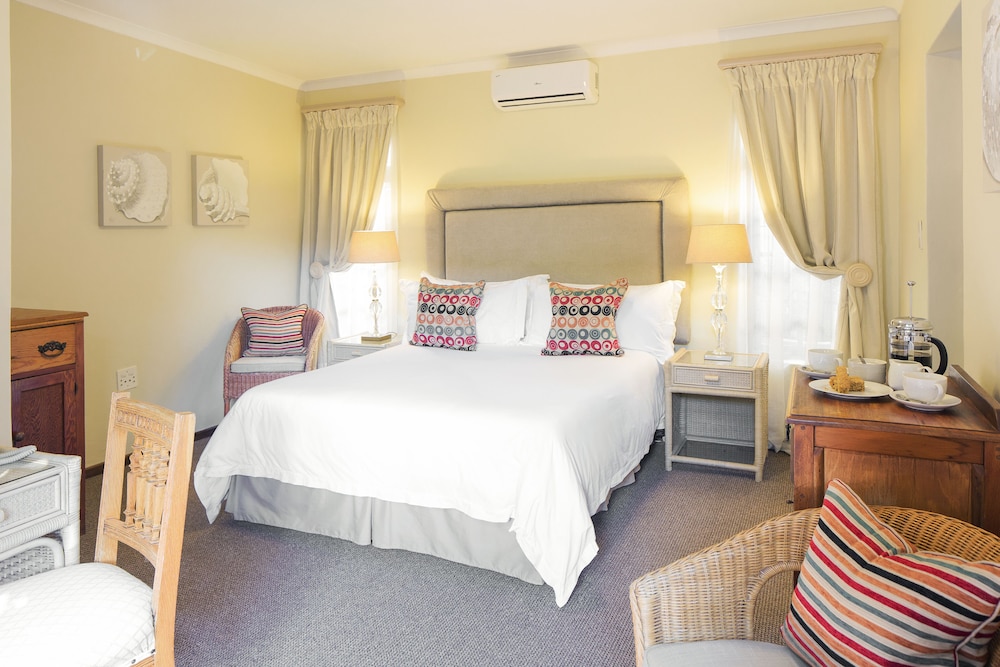 Basic Room, 1 Queen Bed photo 1