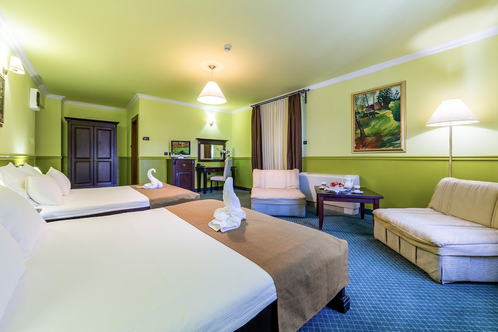 Signature Triple Room photo 3