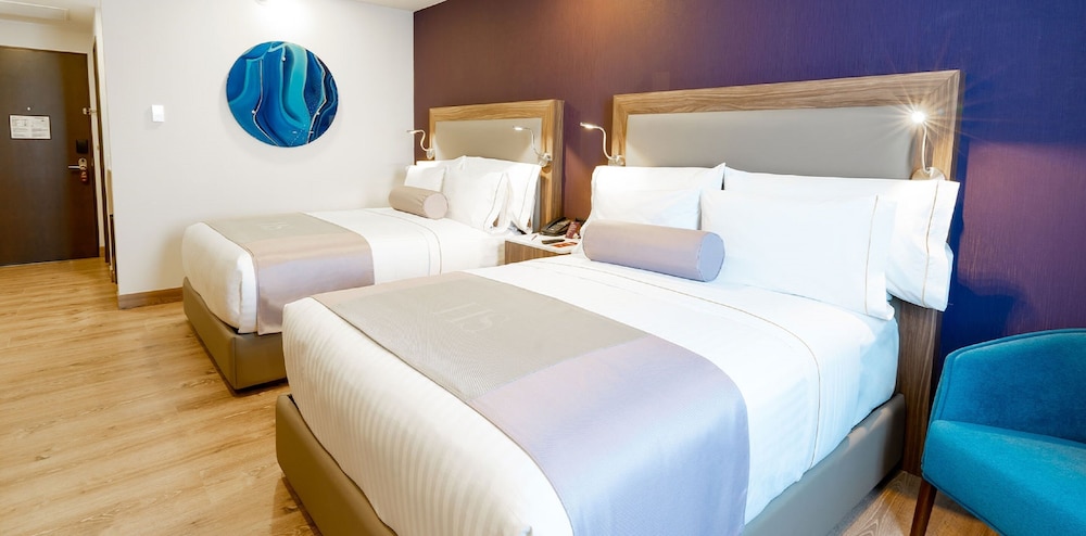 Deluxe Room, 2 Queen Beds, Balcony, City View - Photo 8