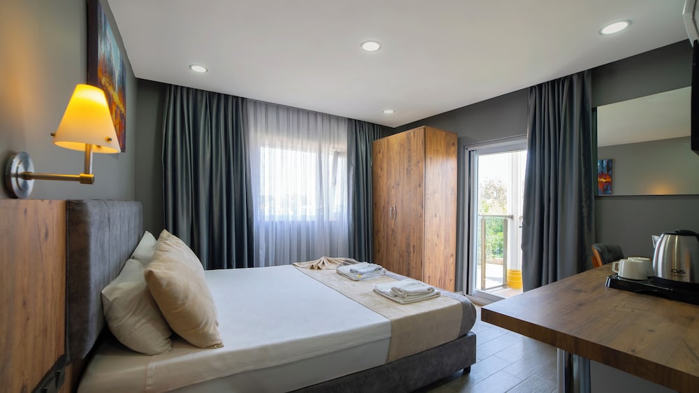 Deluxe Room, 1 Double Bed, Balcony, Sea View