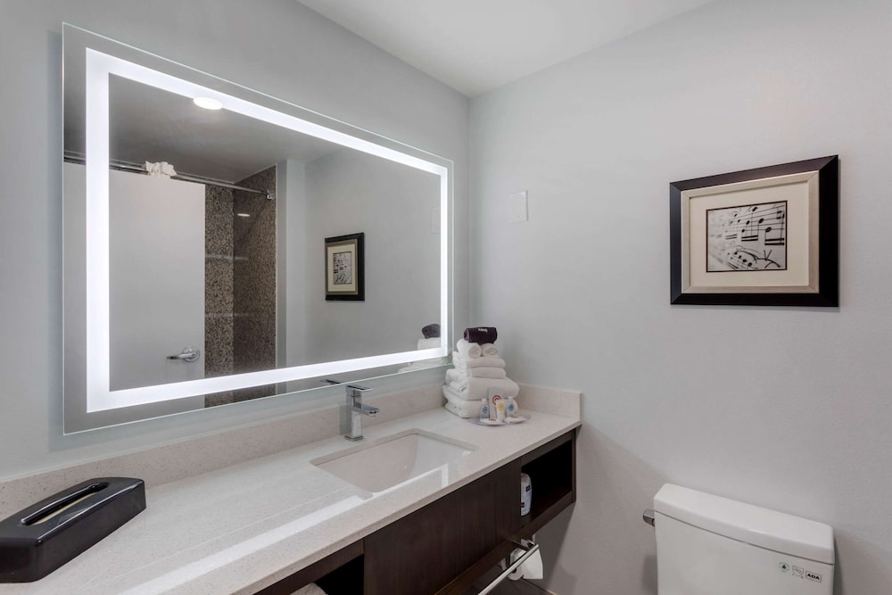 Suite, Non-Smoking, 2 Queen Bed with Sofa Bed - Photo 6