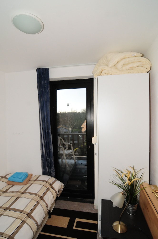 Standard Single Room, Shared Bathroom photo 1