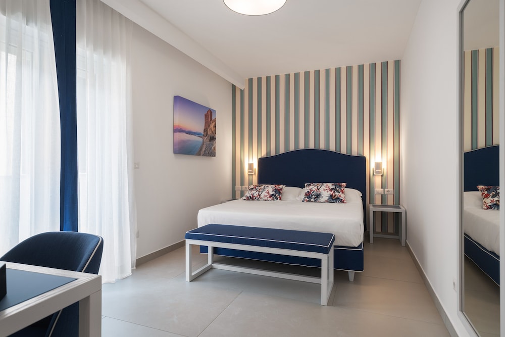 Comfort Room, 1 Double Bed, Balcony, Courtyard View