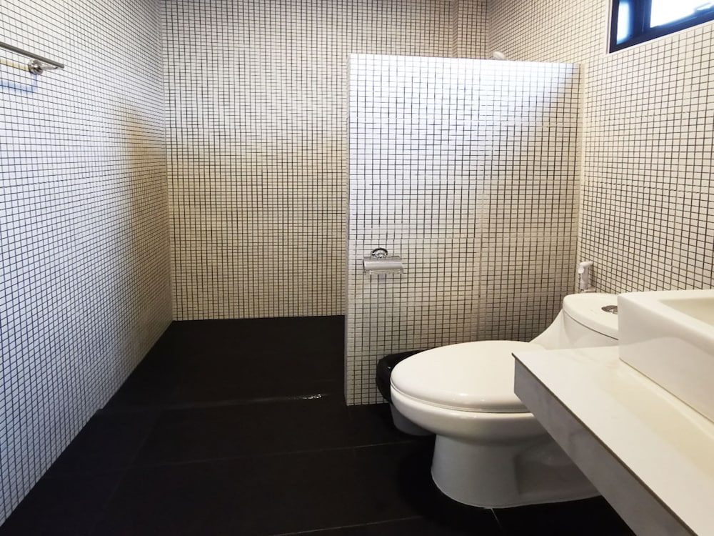 Deluxe Twin Room - Photo 11
