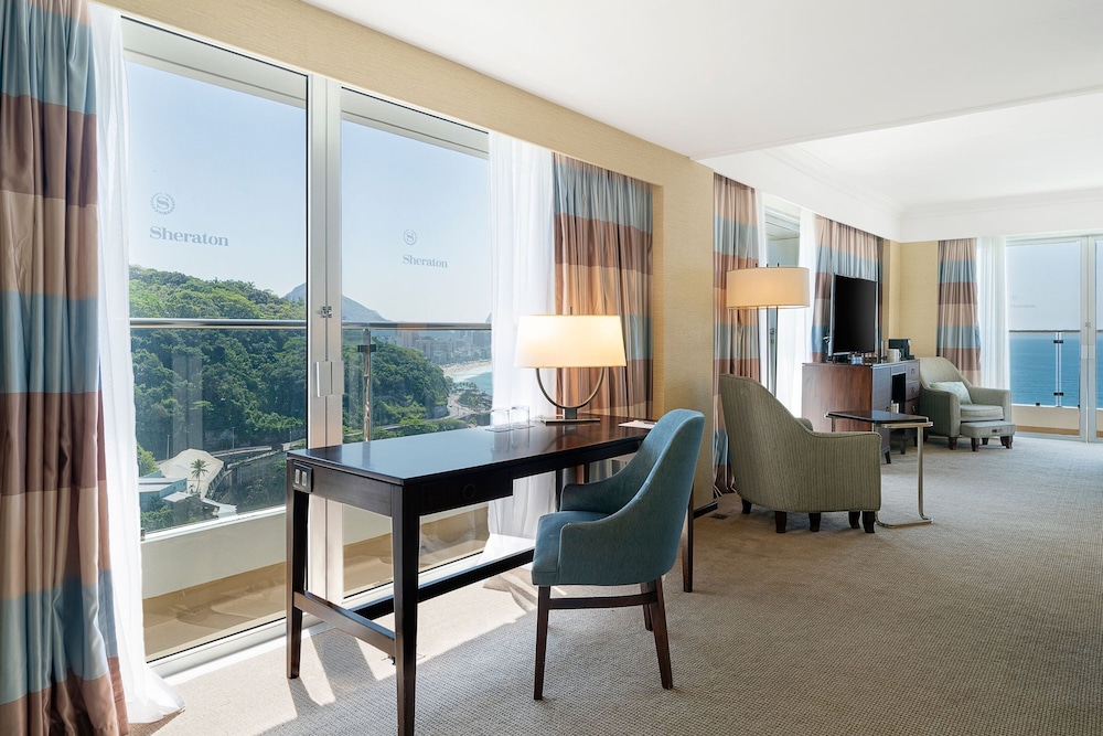Executive Suite, 1 King Bed, Oceanfront - Photo 4