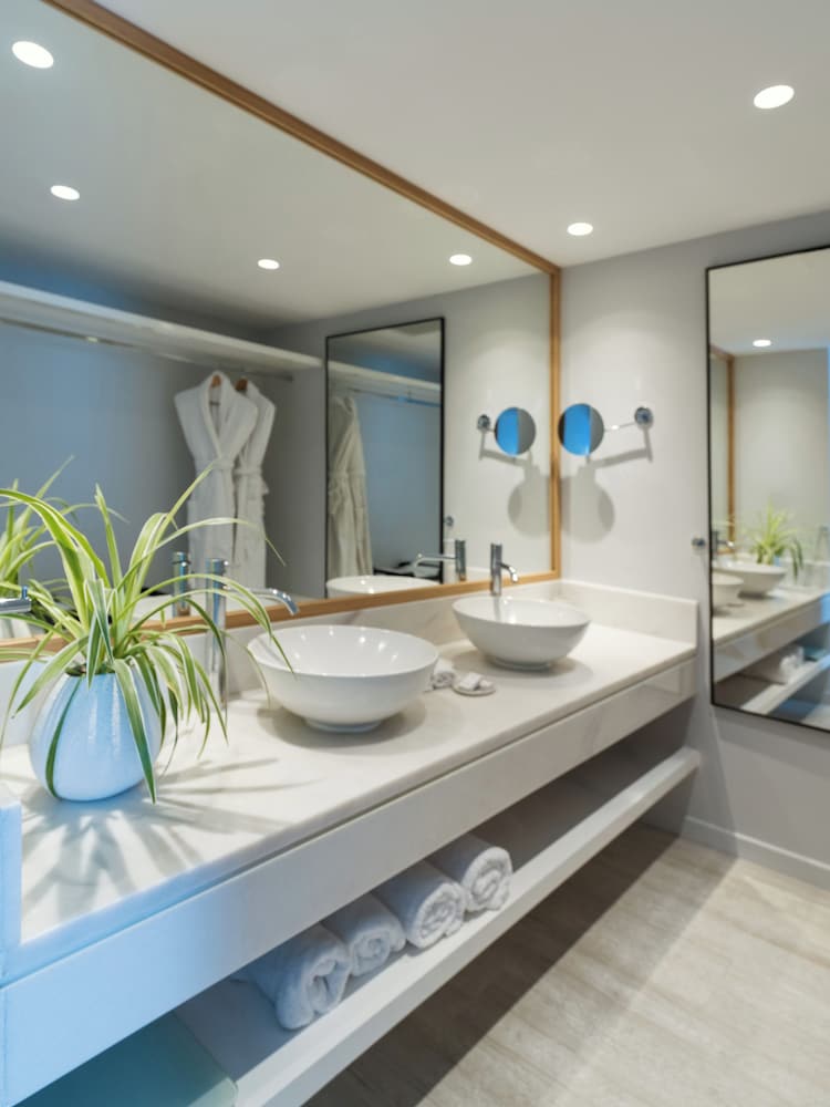 Ivory Suite - Photo 11