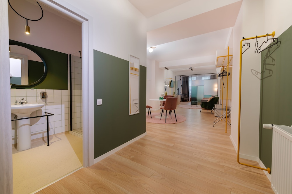 Senior Studio Suite - Photo 5