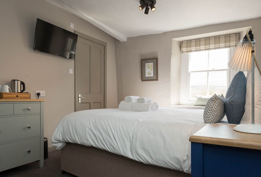 Standard Double or Twin Room (The Horse & Farrier) - Photo 8