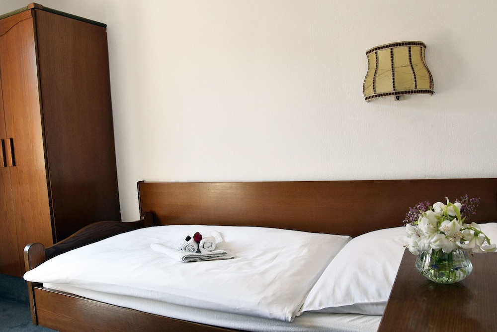 Economy Double or Twin Room photo 2