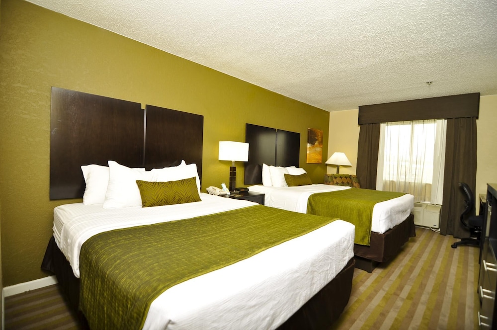 Standard Room, 2 Queen Beds, Non Smoking, Refrigerator & Microwave photo 1
