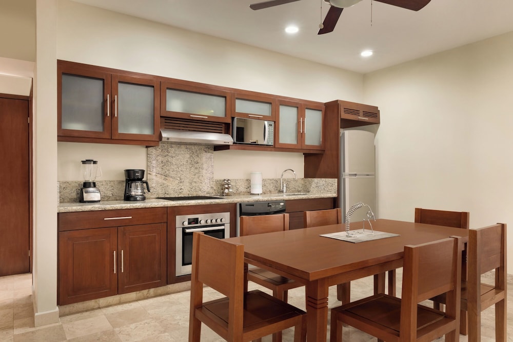Suite, 2 Bedrooms - Photo 10