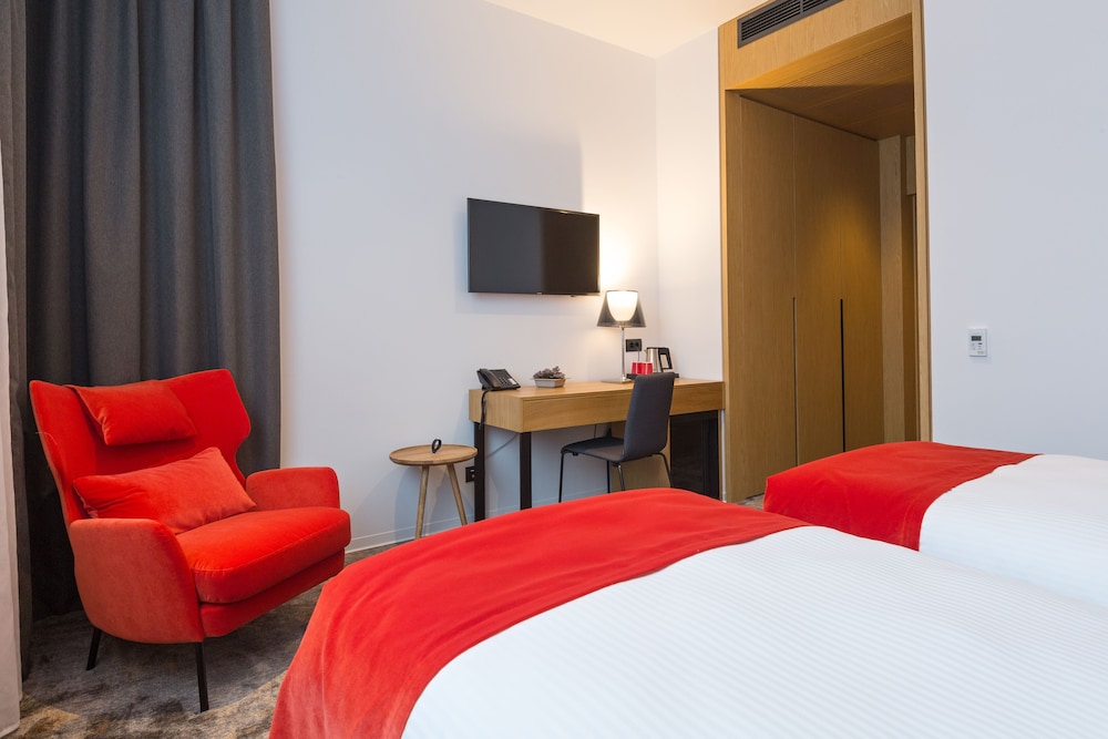 Superior Double or Twin Room, City View - Photo 9