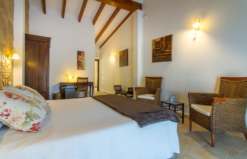 Traditional Double Room, 1 Queen Bed, Balcony - Photo 4
